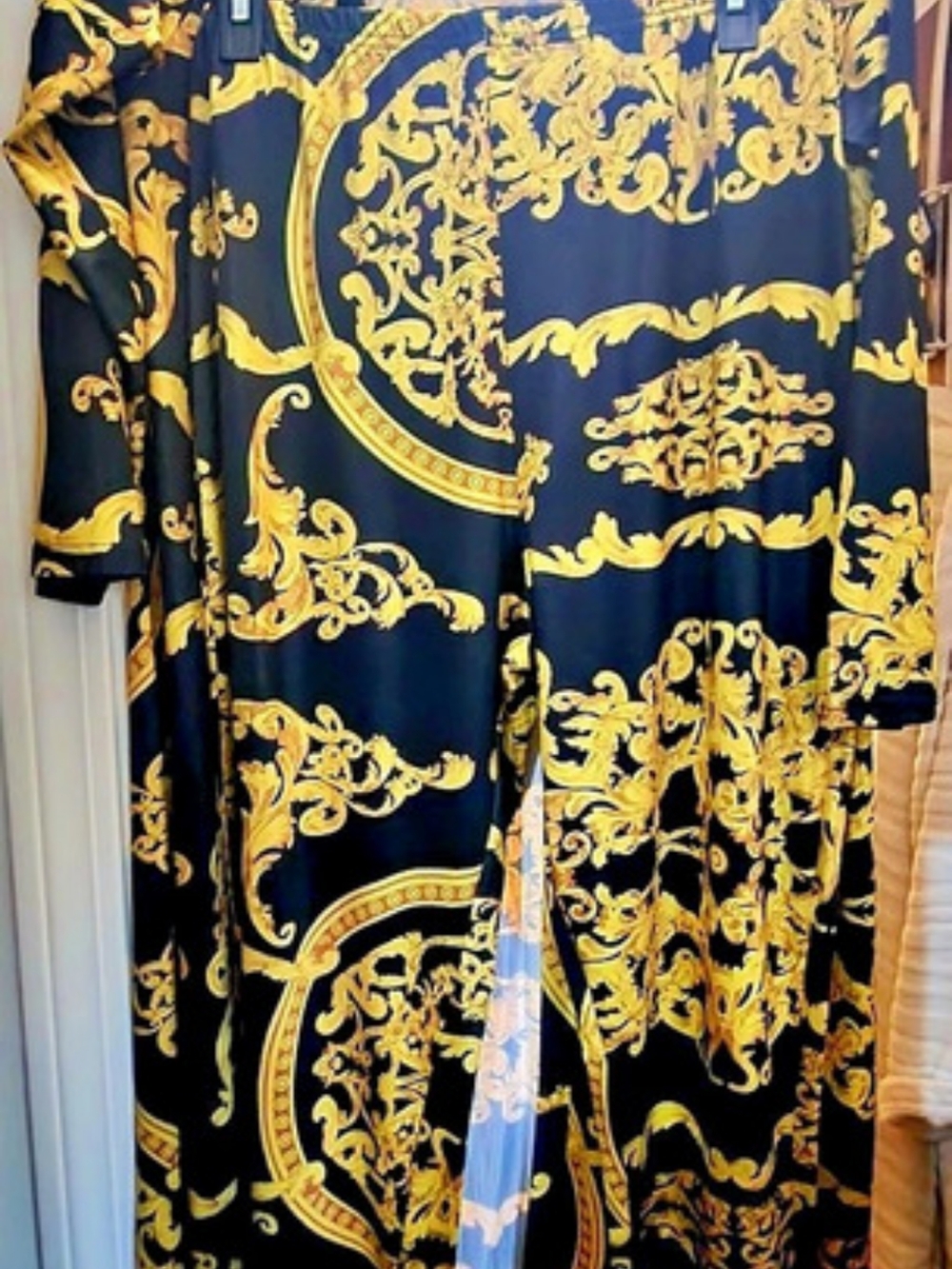 Black & Gold Pattern Cardigan Size XL Like New